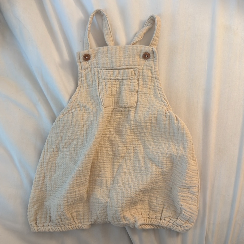 Quincy Mae Cream Bubble Romper | 0-3M
